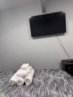 1 dormitorio, tabla de planchar con plancha, wifi gratis y ropa de cama