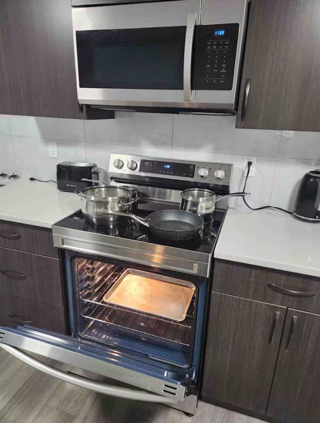 Microonde, forno, piano cottura, lavastoviglie