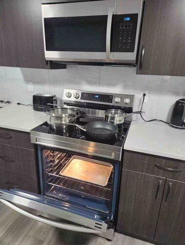 Modern, well furnished 1 bedroom home with free street parking