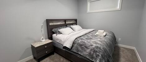 1 slaapkamer, een strijkplank/strijkijzer, gratis wifi, beddengoed