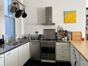 Oven, stovetop, dishwasher