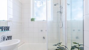 Shower, hair dryer, towels