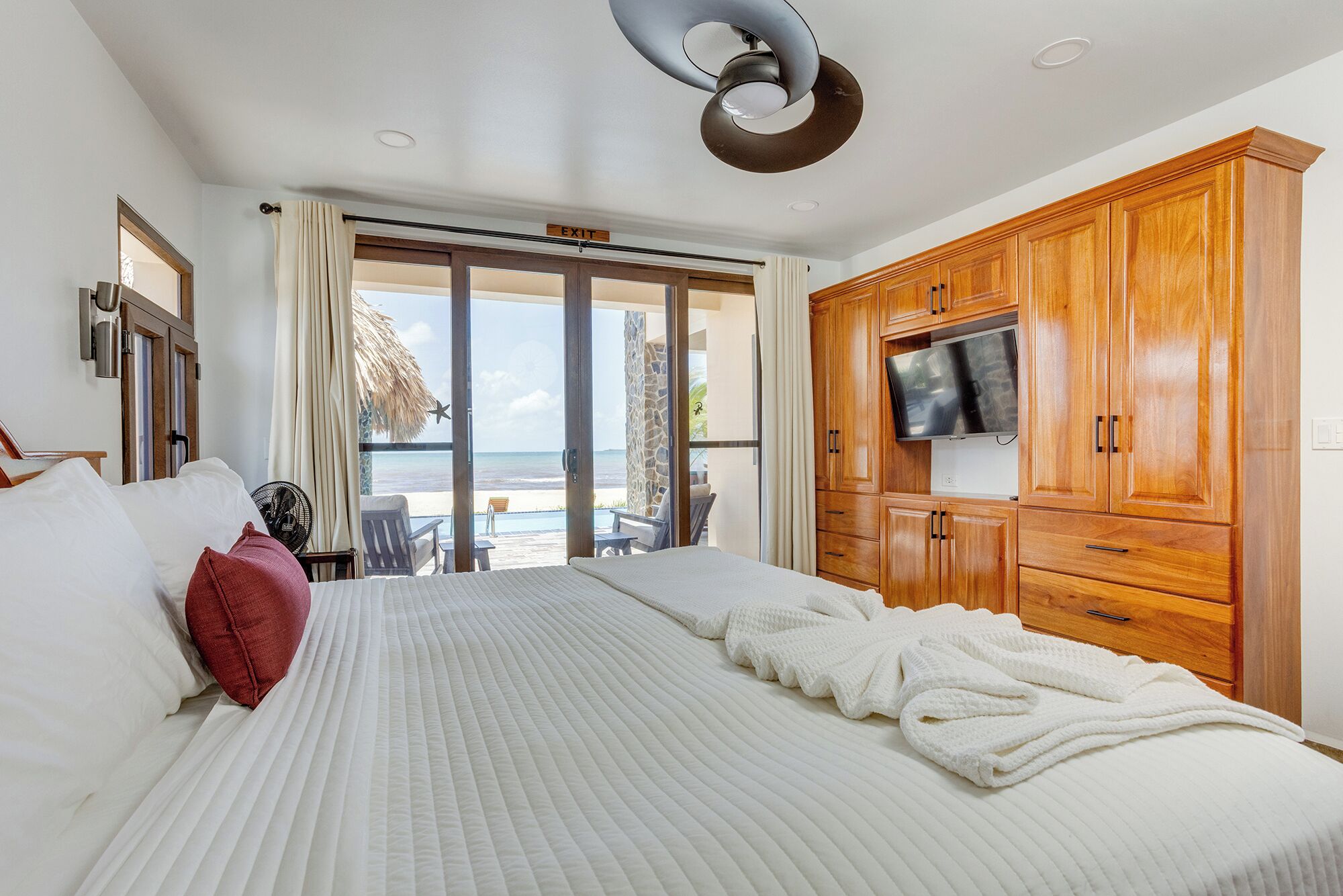 5 bedrooms, in-room safe, desk, iron/ironing board