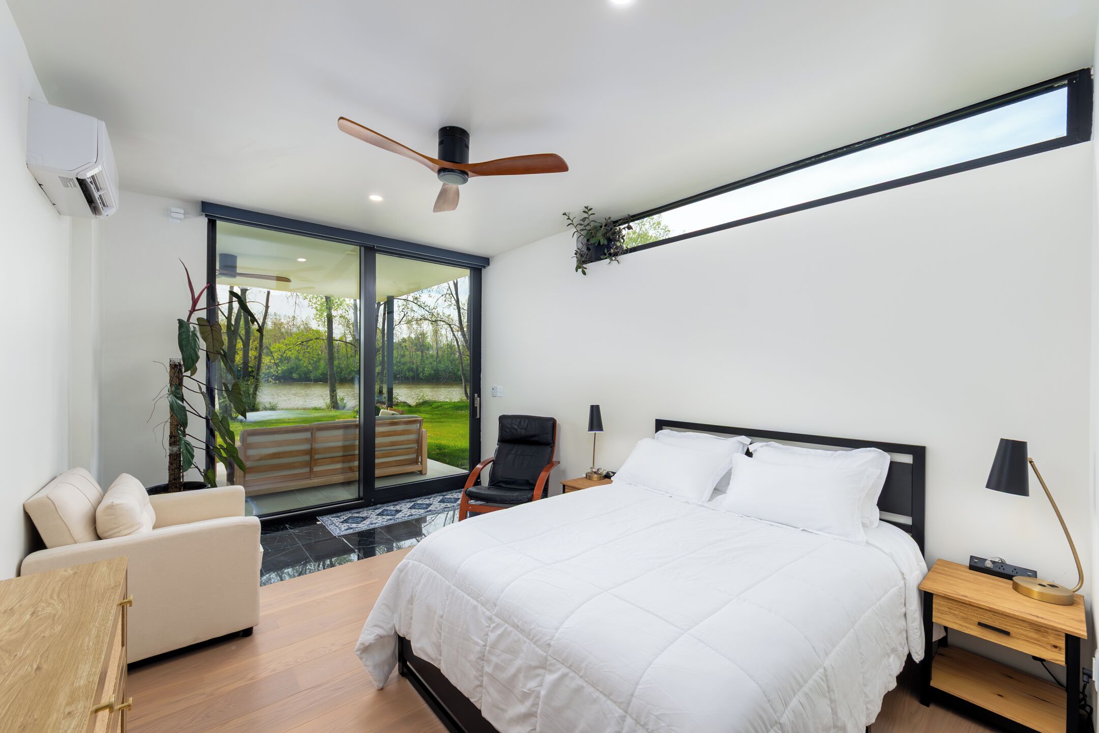 5 chambres, bureau, fer et planche à repasser, accès au Wi-Fi (inclus)