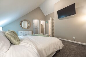 3 slaapkamers, een strijkplank/strijkijzer, beddengoed