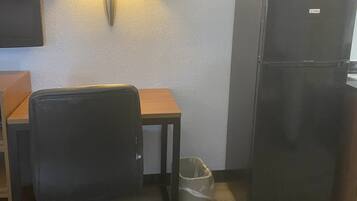 Desk, laptop workspace, iron/ironing board, free WiFi
