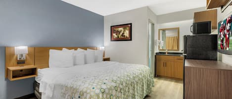 Studio, 1 très grand lit, non-fumeurs | Bureau, espace de travail pour ordinateur portable