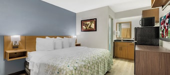 HomeTowne Studios by Red Roof Buffalo - Niagara Airport