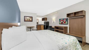 Studio, 1 King Bed, Non Smoking (Larger Room)