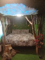 Habitación de diseño doble | Colchones con acolchado adicional y decoración individual