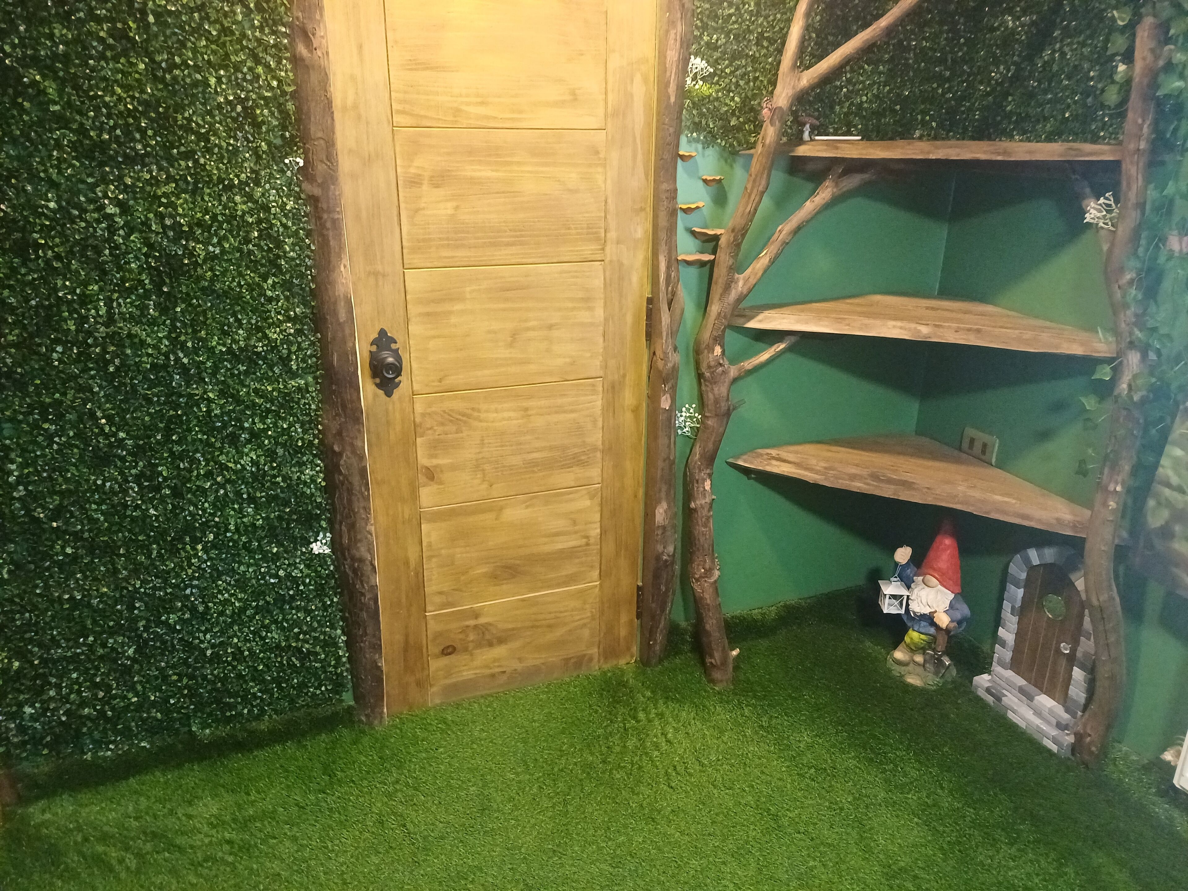 ห้องดีไซน์ดับเบิล | เตียงพร้อมฟูกเสริมที่นอน, ห้องพักตกแต่งอย่างมีเอกลักษณ์