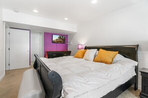 3 bedrooms, desk, iron/ironing board, free WiFi