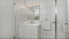 Douche, serviettes fournies