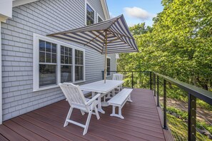 Outdoor dining - Granite Point Spacious and Elegant Family Retreat (Biddeford)