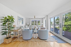 Smart TV - Granite Point Spacious and Elegant Family Retreat (Biddeford)