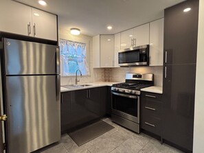 Micro-ondes, four, plaque de cuisson