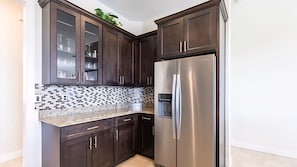 Microwave, oven, stovetop, dishwasher - Serenity on Surfside -
Your South West Florida vacation retreat (Cape Coral)