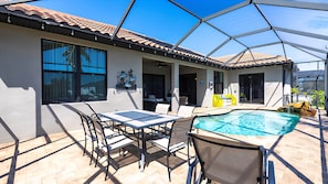 Outdoor dining - Serenity on Surfside -
Your South West Florida vacation retreat (Cape Coral)