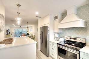 Unclassified image, 2 of 18, button