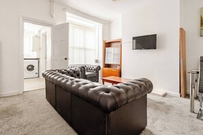 House, 3 Bedrooms, Patio, Garden View | Room amenity - Charming Family Home in Bolton With Patio & Free Parking (Bolton)