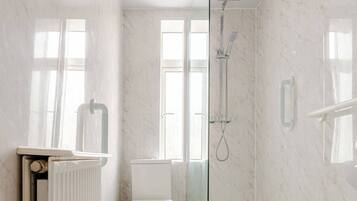 House, 3 Bedrooms, Patio, Garden View | Bathroom