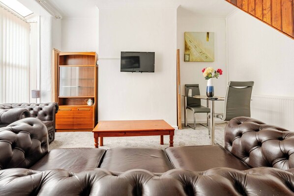 House, 3 Bedrooms, Patio, Garden View | Living room