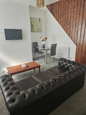 House, 3 Bedrooms, Patio, Garden View | Living area - Ad7 Family Guest House (Bolton)