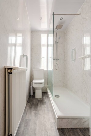 House, 3 Bedrooms, Patio, Garden View | Bathroom