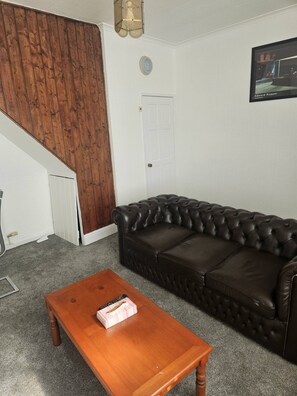 House, 3 Bedrooms, Patio, Garden View | Living room - Charming Family Home in Bolton With Patio & Free Parking (Bolton)