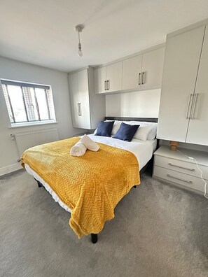 2 bedrooms, iron/ironing board, free WiFi, bed sheets