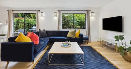 Charming Entire Family Home in North Vancouver