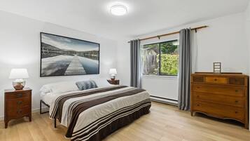 3 bedrooms, desk, iron/ironing board, free WiFi