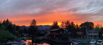 Lovely 3-bedroom townhome with Dock in South Lake Tahoe