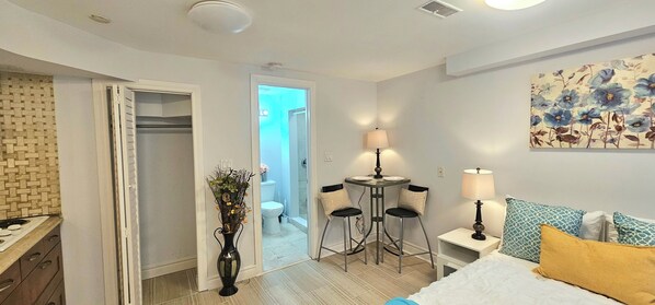 1 bedroom, free WiFi, bed sheets