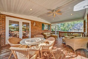 Outdoor dining - Golf View Retreat Near Ski & Hiking Trails (Beech Mountain)