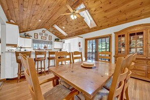 Dining - Golf View Retreat Near Ski & Hiking Trails (Beech Mountain)