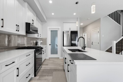 Kay Homes | Lakeview Haven – Walk to Park, 4 Mins to Restaurants, Shops & Cinema