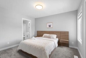 4 habitaciones, tabla de planchar con plancha, wifi y ropa de cama 