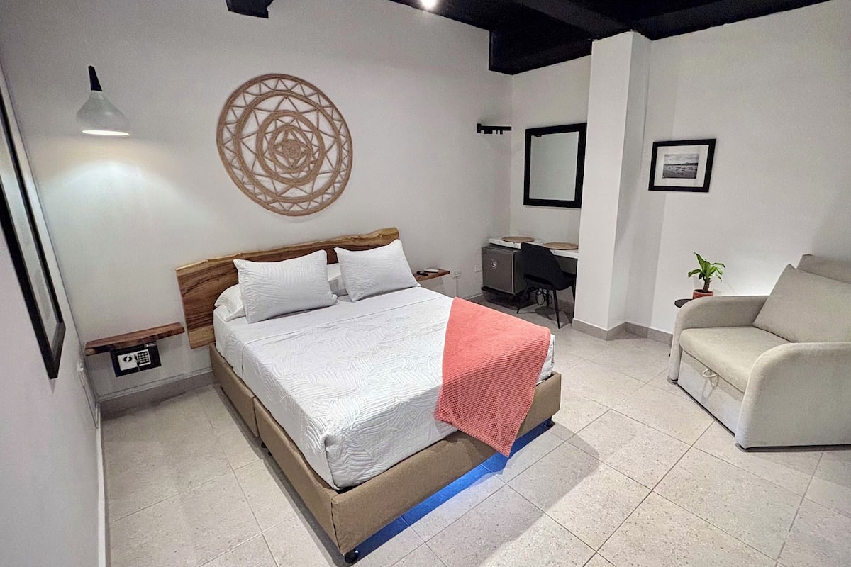 Comfort Double Room | In-room safe, desk, laptop workspace, free WiFi