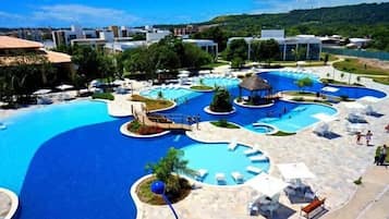 2 outdoor pools
