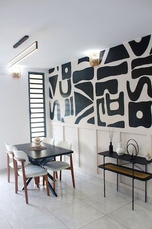 Dining - Miannoé Residence - T2 - Riviera Triangle (Abidjan)