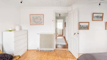 2 bedrooms, iron/ironing board, travel cot, WiFi