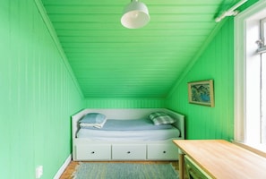 2 bedrooms, iron/ironing board, travel cot, WiFi