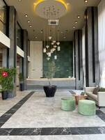 Mostrador para check-in y check-out