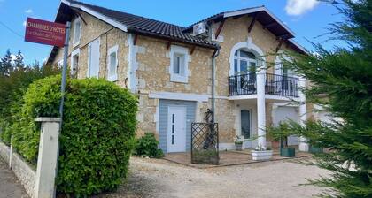 3-bedroom air-conditioned house with TV and 3 private bathrooms