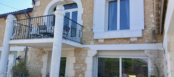 3-bedroom air-conditioned house with TV and 3 private bathrooms