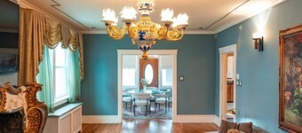 LAUREL HIGHLANDS GEM~ FALLINGWATER/OHIOPYLE ~ MEDIEVAL CHAMBER SUITE