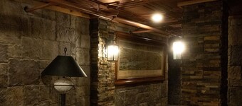 LAUREL HIGHLANDS GEM~ FALLINGWATER/OHIOPYLE ~ MEDIEVAL CHAMBER SUITE