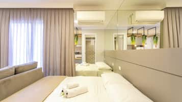 Suite monolocale, balcone, vista città | Wi-Fi gratuito