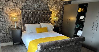 2 Bedroom Boutique Apartment, close to Le Shuttle & the Port of Dover